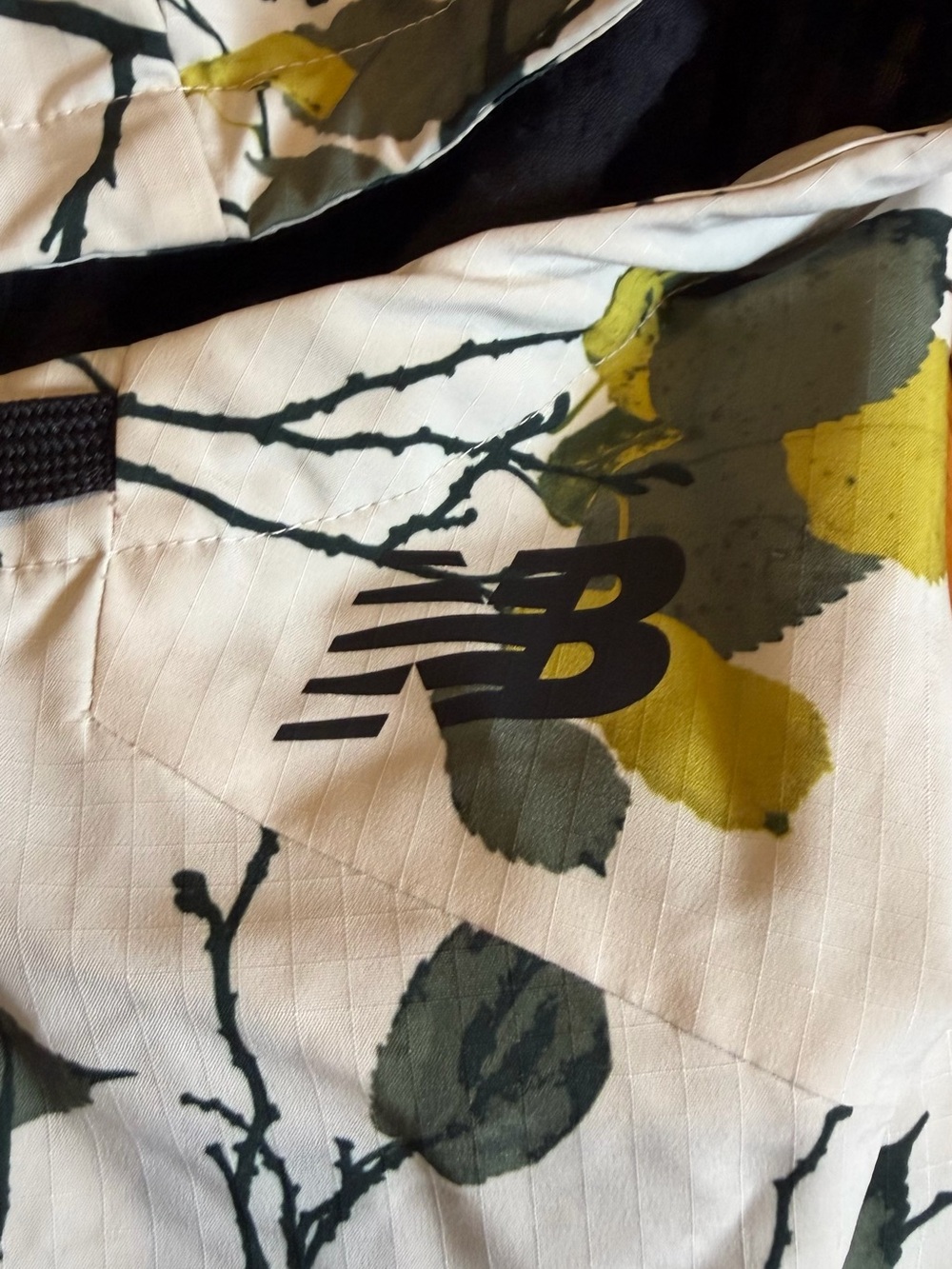 New Balance Cream Floral-Print Wind Breaker Jacket with Black Sleeve Panels - Picture 6 of 8